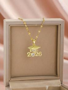 1 Stück personalisierte modische herzförmige Abschlusskappe Kupfer eingelegte Zirkonia Edelstahl Kette Halskette, geeignet für Klassenkameraden, Freunde, Kinder, Jungen, Mädchen, Söhne, Töchter, Geschwister Abschlusssaison Geschenk - Gold - Übersicht 1
