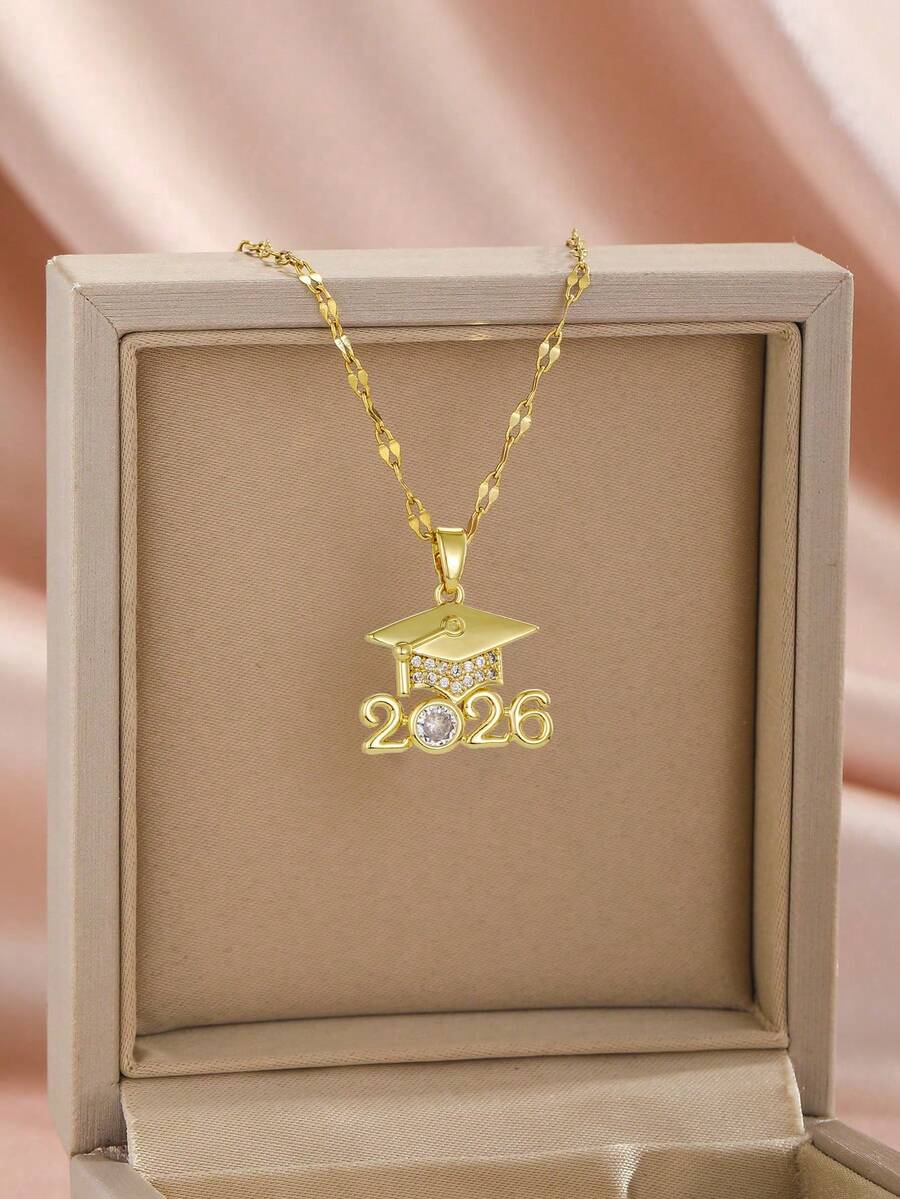 1 Stück personalisierte modische herzförmige Abschlusskappe Kupfer eingelegte Zirkonia Edelstahl Kette Halskette, geeignet für Klassenkameraden, Freunde, Kinder, Jungen, Mädchen, Söhne, Töchter, Geschwister Abschlusssaison Geschenk - Gold - Übersicht 1