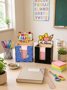 1 buah Tempat Penyimpanan Catatan Tempel Nama Guru yang Dipersonalisasi, Organizer Meja Kayu Kustom dengan Nama, Rak Penyimpanan Meja Guru dan Murid, Hadiah Kembali ke Sekolah, Tempat Pensil, Hadiah untuk Guru, Hadiah Apresiasi Guru, Perlengkapan Sekolah, Perlengkapan Kelas - MultiWarna - View 5