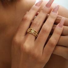 Vintage Hollow Carved Wide Band Gold Ring For Women, French Retro Exquisite Floral Pattern Finger Ring, Light Luxury Versatile Commuter Index Finger Ring - Gold - View 4