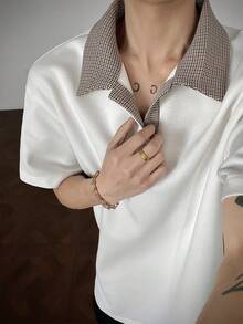 1件男士短袖 Polo 衫，格紋拼色領口，易打理，成熟休閒風，適合夏季通勤、休閒、街頭穿搭，版型偏大，建議小一號購買以獲得更好合身度 - 白色 - 查看 5