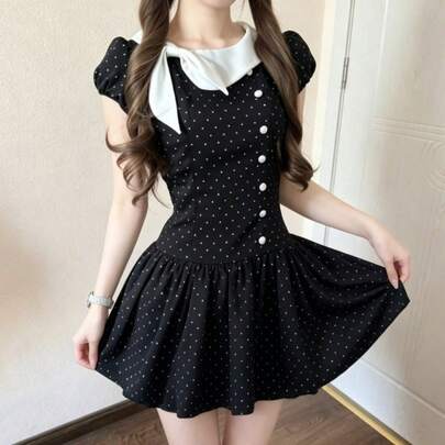 日本のヴィンテージ風エレガントな女性用ドレス。新しい夏のスタイル、小柄な方向け、レトロなウエストを絞った水玉模様のミニスカート。