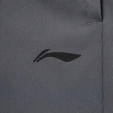 Li-Ning 男款快乾運動短褲 AKSW133，吸濕排汗透氣健身與羽球短褲 - 汐墨灰 - 查看 6