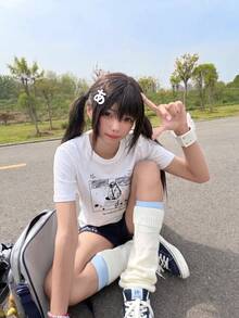 日系動漫海灘女孩印花白色T恤，2D Y2K學院風寬鬆短袖女款上衣，適合學生夏季休閒穿搭 - 白色 - 查看 4