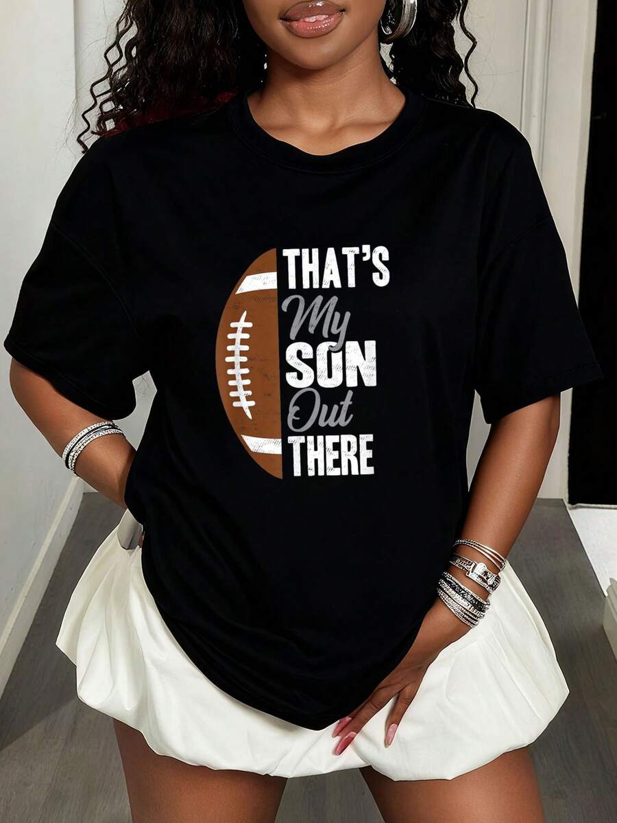 Soccer Jersey For Dad: "That's My Son Out There" - Women's Soccer Fan Jersey - Fashionable Casual Graphic Tees - Everyday Wear Tees - 黑色 - 查看 1