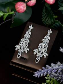 A Dazzling, Headline-Grabbing Set Of Mixed-Cut Floral And Leaf Jewelry, Fully Set With Cubic Zirconia, Plus Symmetrical Long Drop Earrings-Exquisite Accessories-And Glamorous, Eye-Catching Jewelry For An Awards Ceremony Runway Show. - Silver - View 3