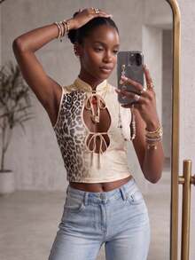 Fashion Stand Collar Printed Hollow Knotted Crop Top, Sleeveless Slim Hot Girl Style. Cutout Twist Detail, Ideal For Dating, Travel Daily Streetwear. - 駝色 - 查看 4