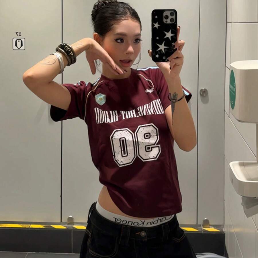 Camiseta deportiva de manga corta con estampado de rayas retro para mujer, top versátil de verano - Rojo - Ver 1