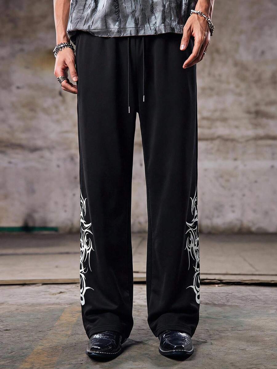 Skyrend Pantalón de chándal casual con estampado gráfico, corte y holgado, estampado de grafiti en inglés, ropa de calle cómoda para el verano, estilo emo de los 2000 - Negro - Ver 1