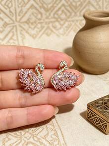 1 Pair Women's Pink Crystal Swan Earrings, Inlaid With Sparkling Cubic Zirconia, Elegant Animal Design, Suitable For Daily Wear And Party Occasions - Pink - View 7