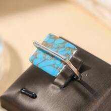 Este anillo irradia un estilo artístico natural, con un diseño minimalista pero impactante que es discreto pero lleno de presencia. Es adecuado para usar en una variedad de ocasiones como fiestas temáticas y campamentos al aire libre. - Plateado - Ver 2