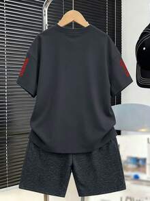 2 peças/Conjunto Camiseta de Manga Curta e Shorts Casuais e Legais com Estampa de Carro Vermelho para Meninos, Novo Conjunto de Verão - Chumbo - Visão 3