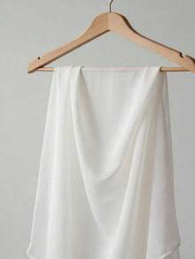 Gaun Halter Neck Putih Gaya Seksi Minimalis Prancis Terbaru Musim Semi/Panas untuk Wanita, Gaun Mini Halter Neck dengan Hem Asimetris dan Dekorasi Berlapis untuk Tampilan Elegan - Putih - View 4