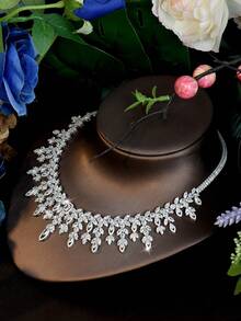 A Dazzling, Headline-Grabbing Set Of Mixed-Cut Floral And Leaf Jewelry, Fully Set With Cubic Zirconia, Plus Symmetrical Long Drop Earrings-Exquisite Accessories-And Glamorous, Eye-Catching Jewelry For An Awards Ceremony Runway Show. - Silver - View 5