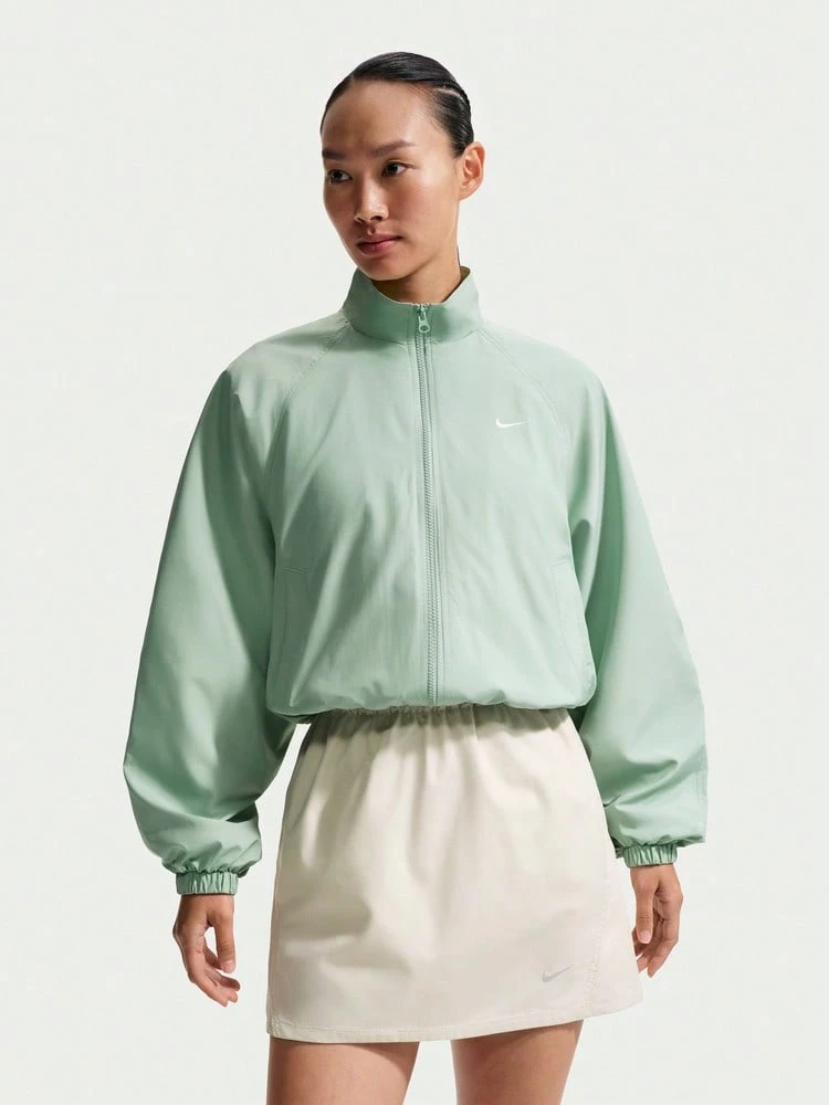 Nike 女款 AS W NSW CLSSC UV 運動外套 梭織無帽夾克 IO1474-006 - 綠色 - 查看 1