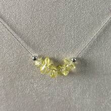 Colar de Contas de Pedra de Quartzo Amarelo Natural, Colar Minimalista de Pedra Natural da Sorte, Corrente de Clavícula Leve e Luxuosa para Uso Diário no Verão, Simbolizando Prosperidade e Suavidade. É o Presente Diário Perfeito para Mulheres. [A Cor e o Formato da Pedra Natural Podem Variar] - Amarelo - Visão 4