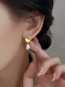 1 Pair S925 Sterling Silver French Style Gentle Minimalist Concave Asymmetrical Pearl Earrings, Light Luxury Niche Unique Exquisite Elegant Women's High-End Fashion Jewelry, Hypoallergenic, Suitable For Holiday Gifts Or Daily Wear - Pearl - View 4