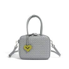 Colección Primavera 2026: Bolso Bowling de Cuero Vacuno, Bolso Bandolera Texturizado para Mujer, Versátil para Viajes Diarios - Blanco perla (con colgante) - View 9