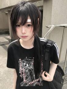 日系暗黑動漫線條藝術印花黑色T恤，寬鬆慵懶青春學院風，百搭顯瘦休閒上衣，適合學生夏季穿著 - 黑色 - 查看 4