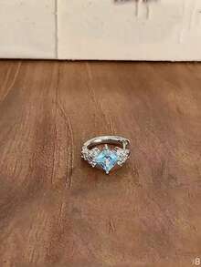 1件閃耀獨特星爆心形吊墜耳骨耳釘，醫療級不可拆卸耳環，甜美酷感百搭 - 方塊耳骨釘 - 查看 4