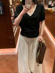 女款V領蕾絲拼接短袖T恤，寬鬆顯瘦夏季上衣，隨機布塊拼接黑色 - 黑色 - 查看 1
