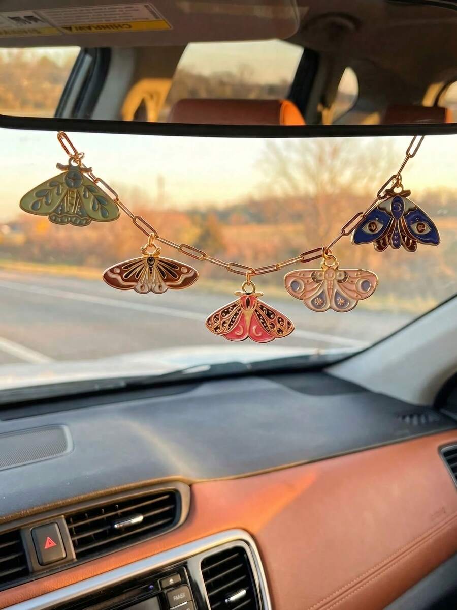 1 pieza Colgante de carro con diseño de mariposa de dibujos animados colorida, adorno de aleación, nuevo regalo para el carro - A - Ver 1