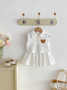 Miniweenns 2件組幼女返校套裝，學院風卡通 Polo 背心上衣 + 百褶裙套裝，可愛兒童校服 - 白色 - 查看 4