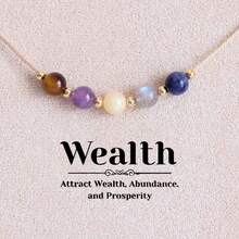 Natural Wealth 多寶石水晶鎖骨項鍊，含虎眼石、紫水晶、蘇打石與拉長石，小眾優雅通勤風，天然碎石弧形吊墜，象徵好運順遂，女性日常送禮首選。[天然原石顏色與形狀可能有所不同] - 彩色 - 查看 1
