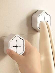 رف مناشف، رف تخزين بدون ثقب للحمام للمناشف، تعليق منظم مناشف الوجه، خطاف مناشف، هدية إبداعية مثالية لعيد الهالوين وعيد الشكر وعيد الميلاد والعطلات الأخرى - أبيض - مشاهدة 1