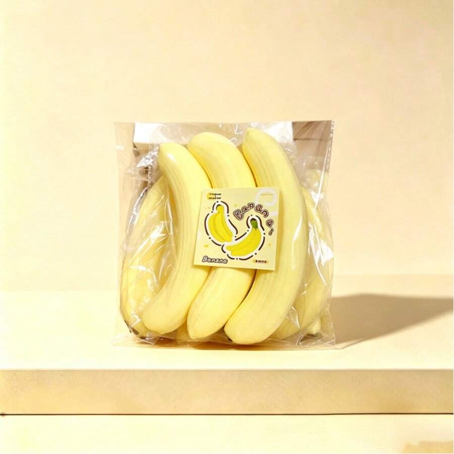1个逼真软萌香蕉玩具，食物造型，慢回弹，缓解压力，蛋糕香蕉造型，柔软毛绒玩具，适合办公室放松、生日派对等场合。