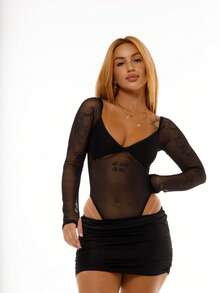 Stylish Women's Bodysuit With A Design That Combines Sheer Fabric Across The Entire Front And Fitted Long Sleeves That Elegantly And Boldly Accentuate The Waist. It Features A Structured Bust Area, Creating A Sophisticated Contrast Between Transparency And Coverage, As Well As Low-Cut Side Panels That Flatter The Waist And Elongate The Silhouette. Delicate Sleeve Trim, With A Detail That Wraps Around The Thumb, Adds Attitude And Personality. Ideal For Christmas, New Year's Eve, New Year's 2026, The Beach, And Travel. Creates Modern Looks And Can Be Worn With Short Skirts, High-Waisted Pieces, Wide-Leg Trousers, Jeans, Or Layered Pieces That Enhance Its Striking Style. Versatile, Elegant, Chic, Sexy, Sensual, Luxurious, Perfect For Evening Events And Urban Looks, It's The Ideal Piece For Those Seeking A Modern, Sensual, And Impactful Outfit. - 黑色 - 查看 12