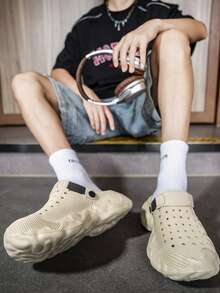 Sepatu Bakiak Pria Warna Khaki dengan Sol Tebal, Bahan EVA Sangat Ringan, Anti Selip, Dapat Digunakan Dua Arah, Sandal Pantai - Khaki - View 7