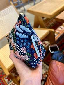 Classic Striped Large Capacity Handheld Makeup Bag, Dark Color Zipper, Skincare Products Travel Organizer Pouch Travel Essentials For Holiday Vacation Makeup Organizer Travel Bag For Women Make Up Bag VA05 - 刺繡花2 - 查看 4