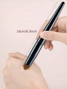 1 pieza Brocha de maquillaje corrector de precisión con punta suave y esponjosa tipo dedo - Cubre expertamente acné, ojeras y manchas - Mango de agarre cómodo, cerdas sintéticas para todo tipo de piel - Ideal para aplicación de maquillaje detallada - Negro - Ver 4