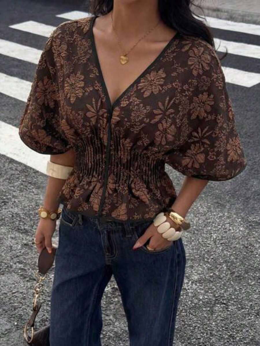 Blusa de mujer de unicolor con cuello en V profundo, cintura fruncida y dobladillo con volantes, camisa elegante ajustada con ribete de contraste - Café integral - Ver 1