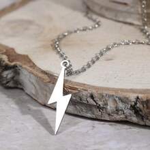 Collana da uomo in acciaio inossidabile a forma di fulmine - Regalo di moda per uomo, collana per il fidanzato, catena cubana - Accessorio unisex, regalo per Natale, Capodanno, San Valentino - fulmine - Visualizzare 3