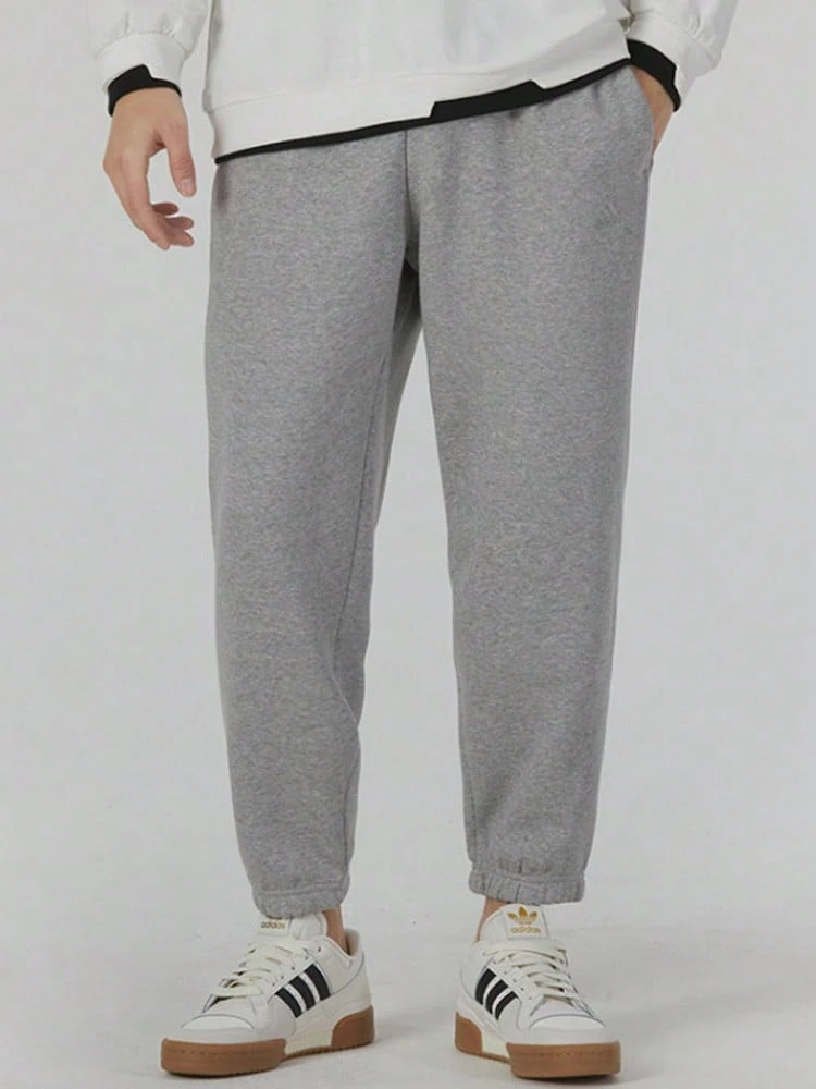 Pantalones deportivos de punto adidas para hombre, cómodos y suaves, de color liso y tiro medio, color gris. - Gris - Ver 1