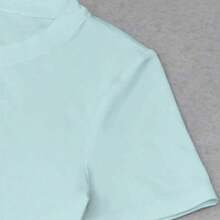 Cropped Feminino Oversize com Estampa de Borboleta Camiseta Tecido Macio e Confortável Top Cropped Casual Ideal para Todas as Estações - Azul bebê - Visão 4