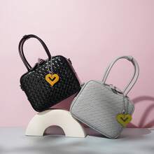 Colección Primavera 2026: Bolso Bowling de Cuero Vacuno, Bolso Bandolera Texturizado para Mujer, Versátil para Viajes Diarios - Blanco perla (con colgante) - View 4