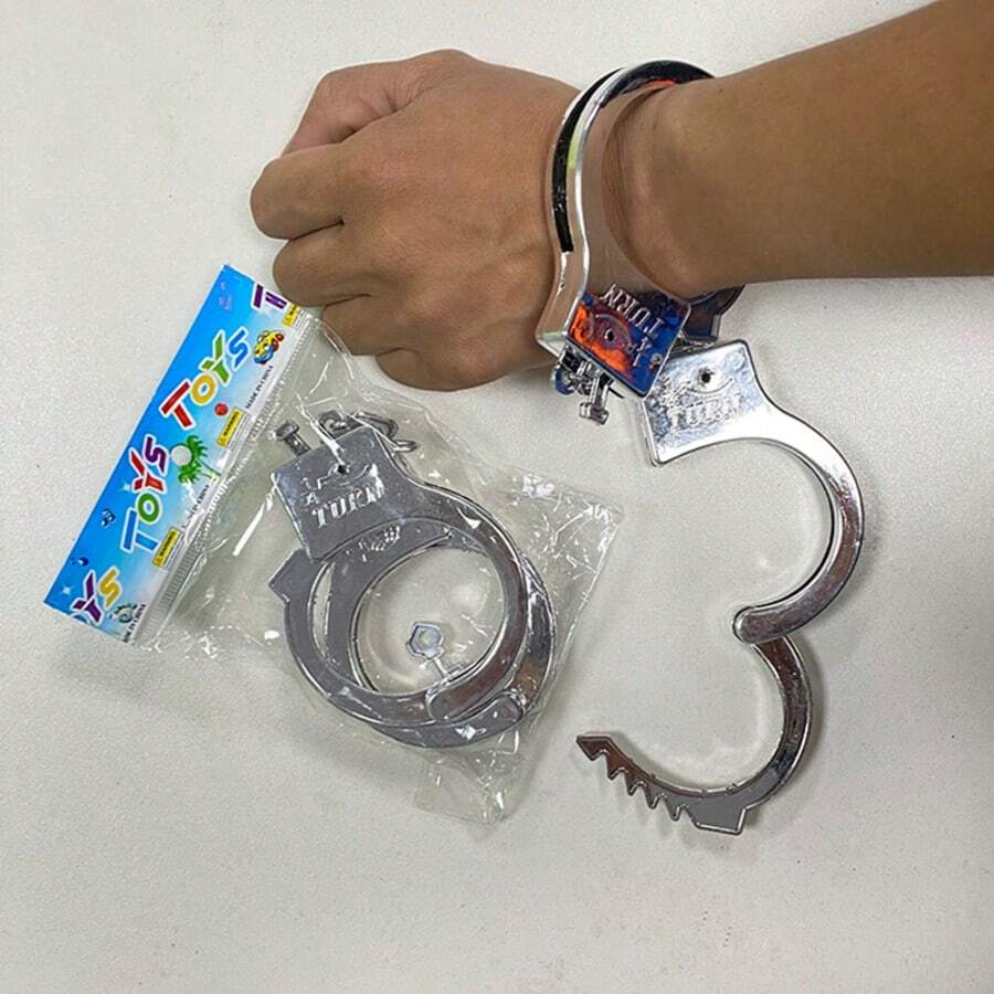 Halloween Stage Performance Plastic Prop Handcuffs Costume Police Accessory Handcuffs Model Realistic Role Play Anime Escape Room COS Magic Prop - Multicolor - View 1