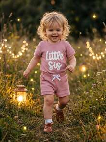 Conjunto de dos piezas para bebé niña: pelele de manga corta con cuello redondo y bordado de letras a la moda y shorts con cintura elástica. - Rosa - Ver 1