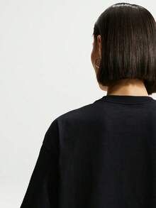 Nike 女款 AS W NSW CLASSIC OS ST6 短袖針織無領T恤 TIR7837-010 - 黑/綠 - 查看 5