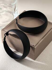 1 Pair Summer Vacation Style Elegant Black C-Shaped Hoop Earrings For Women, Summer Beach Bohemian Jewelry, Lacquered Earrings, Tie-Dye Black Summer Stud Earrings, Gold Tone Jewelry, Beach Accessories, Suitable For Holiday Vacation Party Date Gift Daily Wear (Product Is Hand-Lacquered, Lacquer Defects, Uneven Lacquer And Scratches May Occur At The Ear Hook) - Black - View 5