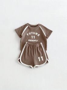 2 Piezas Conjunto Deportivo de Verano de Punto Waffle para Niños y Niñas: Top de Manga Corta con Bloques de Color + Pantalones Cortos con Estampado de Letras, Atuendos Casuales Activos para Niños Pequeños - Marrón - Ver 6