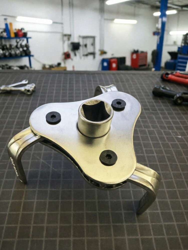 1件可調式機油濾清器扳手，3爪可調式濾清器拆卸工具，適用於2英吋至4.5英吋直徑濾清器！ - 油濾板手 - 查看 4