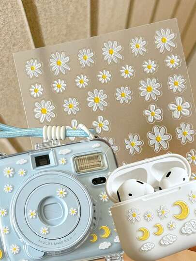 1pc White Daisy Transparent Base Decorative Sticker, Fresh Minimalist Yellow Flower Self-Adhesive Decal, Ins Korean Soft Style DIY Handmade Material, Suitable For Camera, Bluetooth Earphone Case, Water Cup, Pen Barrel, Phone Case, Planner Scrapbook, Waterproof Thin Removable No Residue, Neat Full Daisy Shape, Fresh Healing Girly Atmosphere Collage Sticker, Affordable Versatile Decoration Accessory For Various Small Items
