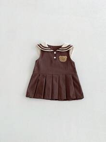 Miniweenns 1件女嬰夏季戶外休閒洋裝，經典水手領配可愛熊貼布，百褶無袖女嬰洋裝 - 咖啡棕 - 查看 6
