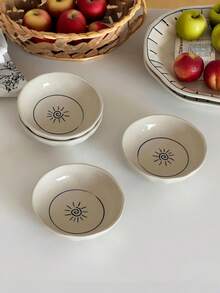2/4 pièces, Assiettes en céramique minimalistes créatives sous-glaçure rondes de 4,5 pouces, Assiettes rondes mignonnes en forme de soleil style Ins, Assiettes polyvalentes pour usage domestique et commercial, Assiettes à sauce, Assiettes à sauce soja, Assiettes à vinaigre, Assiettes à en-cas, Assiettes à dessert, Convient pour la cuisine de la maison, les fêtes, les rassemblements, le dressage au restaurant, les pique-niques en plein air, le camping, Belle, Micro-ondes, Four, Friteuse à air - Multicolore - Voir 11