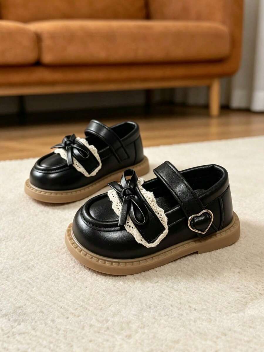 Zapatos planos versátiles de color beige para bebé de primavera/otoño, zapatos de tela suave con cierre de gancho y bucle fáciles de poner/quitar para niña bebé de verano, zapatos antideslizantes y resistentes al desgaste para niñas pequeñas para correr y jugar en actividades al aire libre en parques y centros comerciales, zapatos de princesa con hebilla de corazón de una sola correa y lazo de estilo dulce, zapatos Mary Jane lindos de color beige con ribete de encaje para caminar de niña bebé, adecuados para niñas pequeñas de 2-7 años para uso diario y actividades al aire libre en primavera, verano y otoño