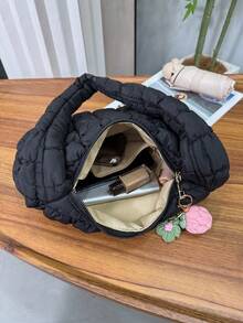 Bolso de hombro versátil para uso diario y desplazamientos, de color liso, suave, acolchado tipo nube, plisado y de llevar bajo el brazo - Negro - Ver 9